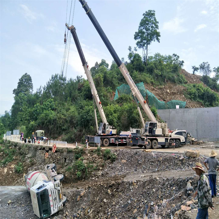 雅安汽车掉沟里叫吊车救援要多少钱
